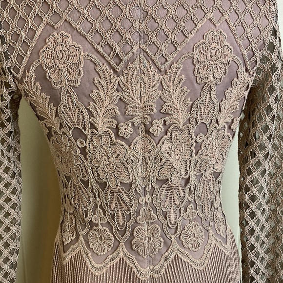 Tadashi Shoji Fitted Lace V Neck Party Dress Womens Size 6 Tan Cocktail Evening - Picture 4 of 10